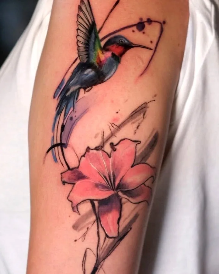 Color hummingbird tattoo by Tinta Libre Tattoo in Calella